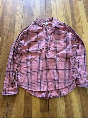 Women’s Pink Plaid Long-Sleeve Shirt